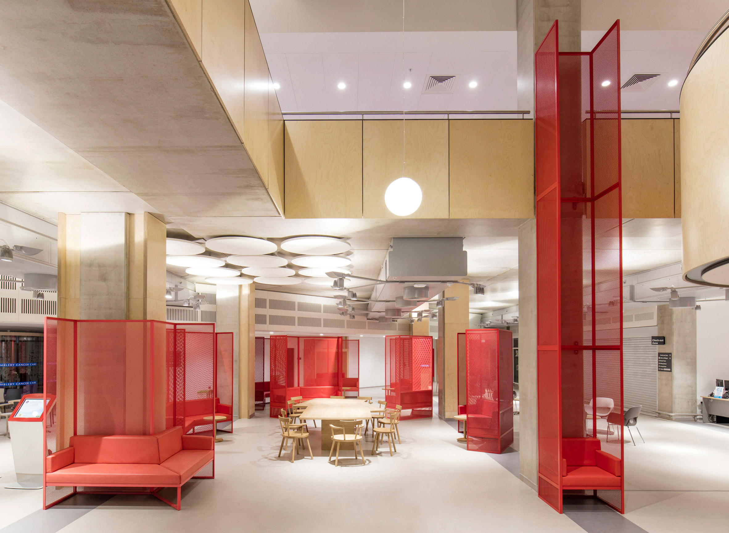 guys-cancer-centre-interiors-london-bridge-uk-gitta-gschwendtner_dezeen_2364_col_17